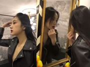 極品美女化妝走光閃現